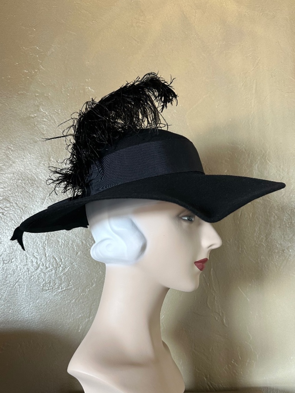UPSCALE 1940s' BLACK FELT WIDE BRIM HAT + OSTRICH FEATHERS & RHINESTONE
